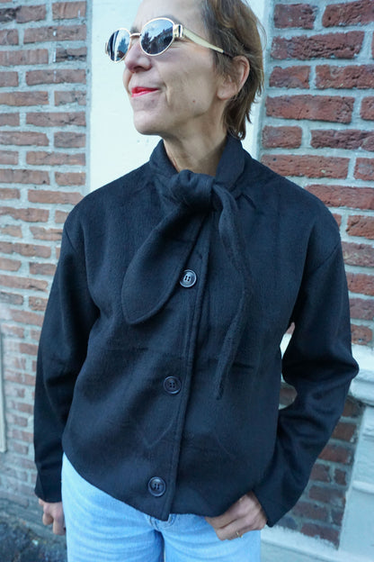 Veste noire douce à nouer écharpe