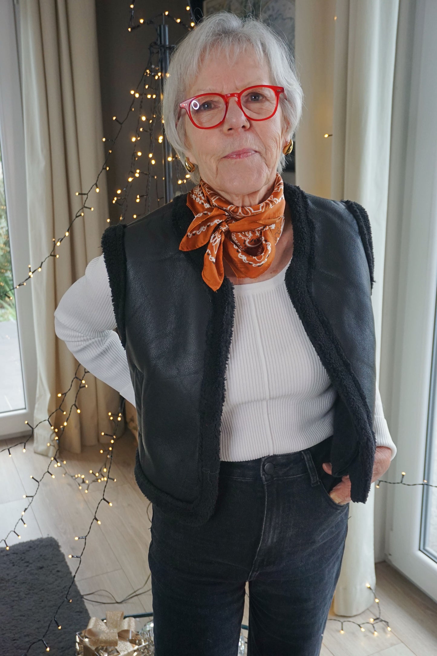 Veste sans manches similicuir moumoute noire