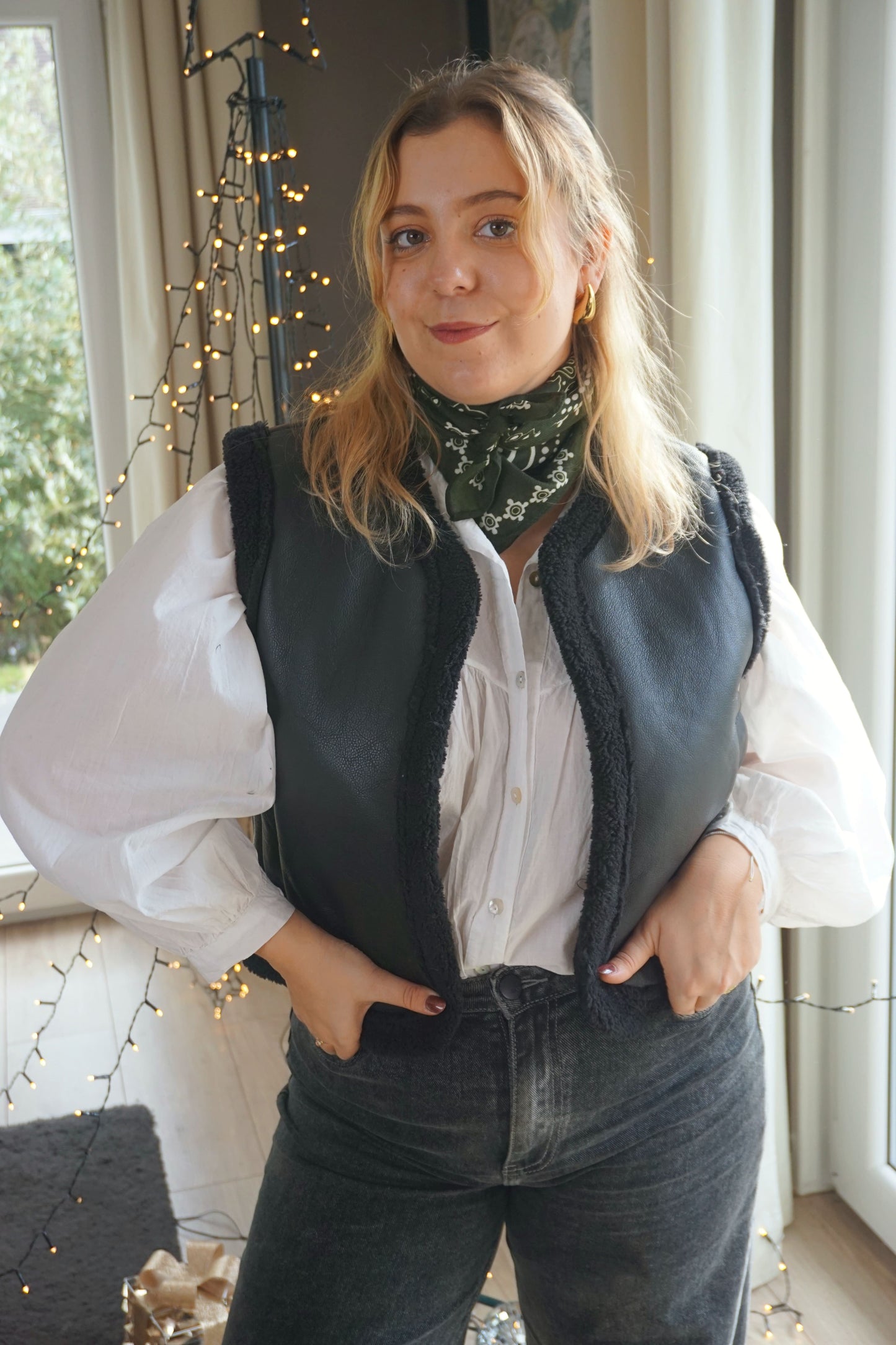 Veste sans manches similicuir moumoute noire