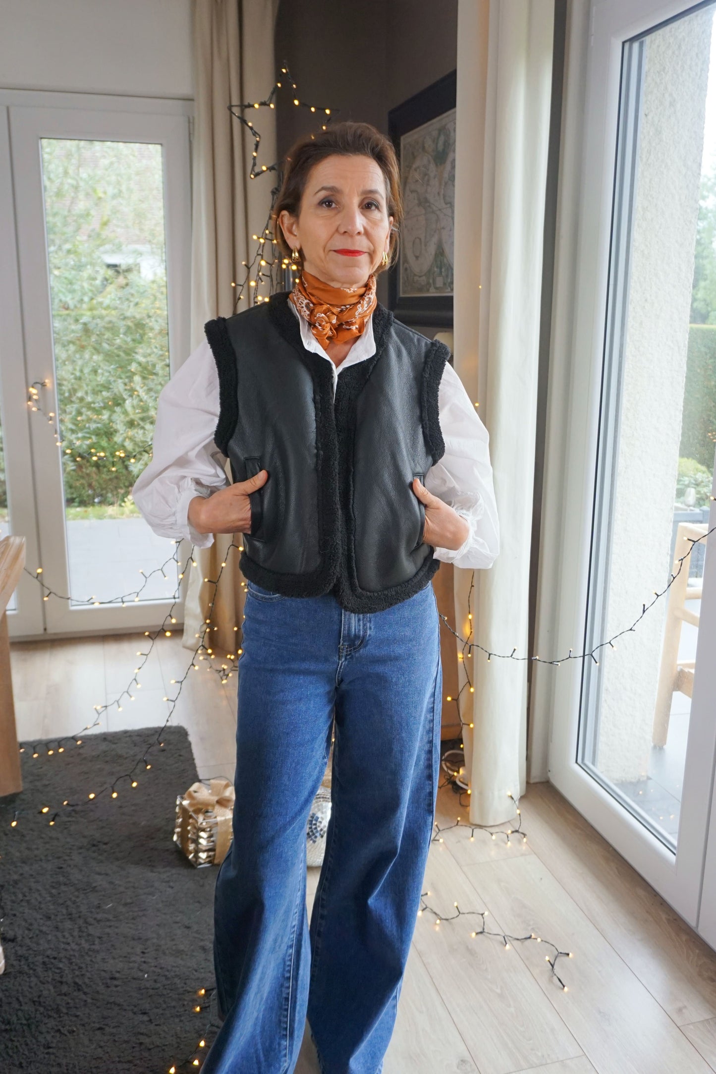 Veste sans manches similicuir moumoute noire