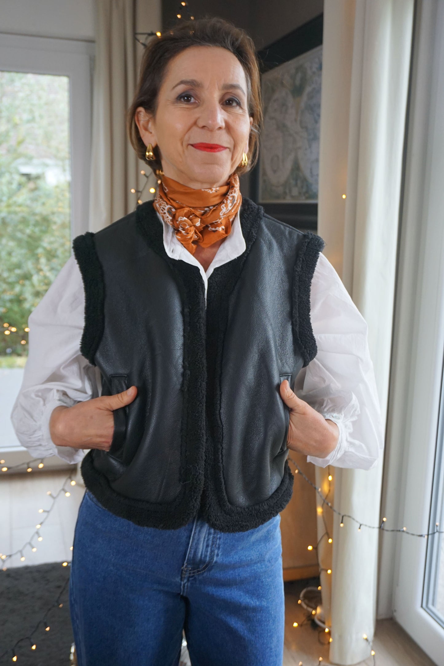 Veste sans manches similicuir moumoute noire