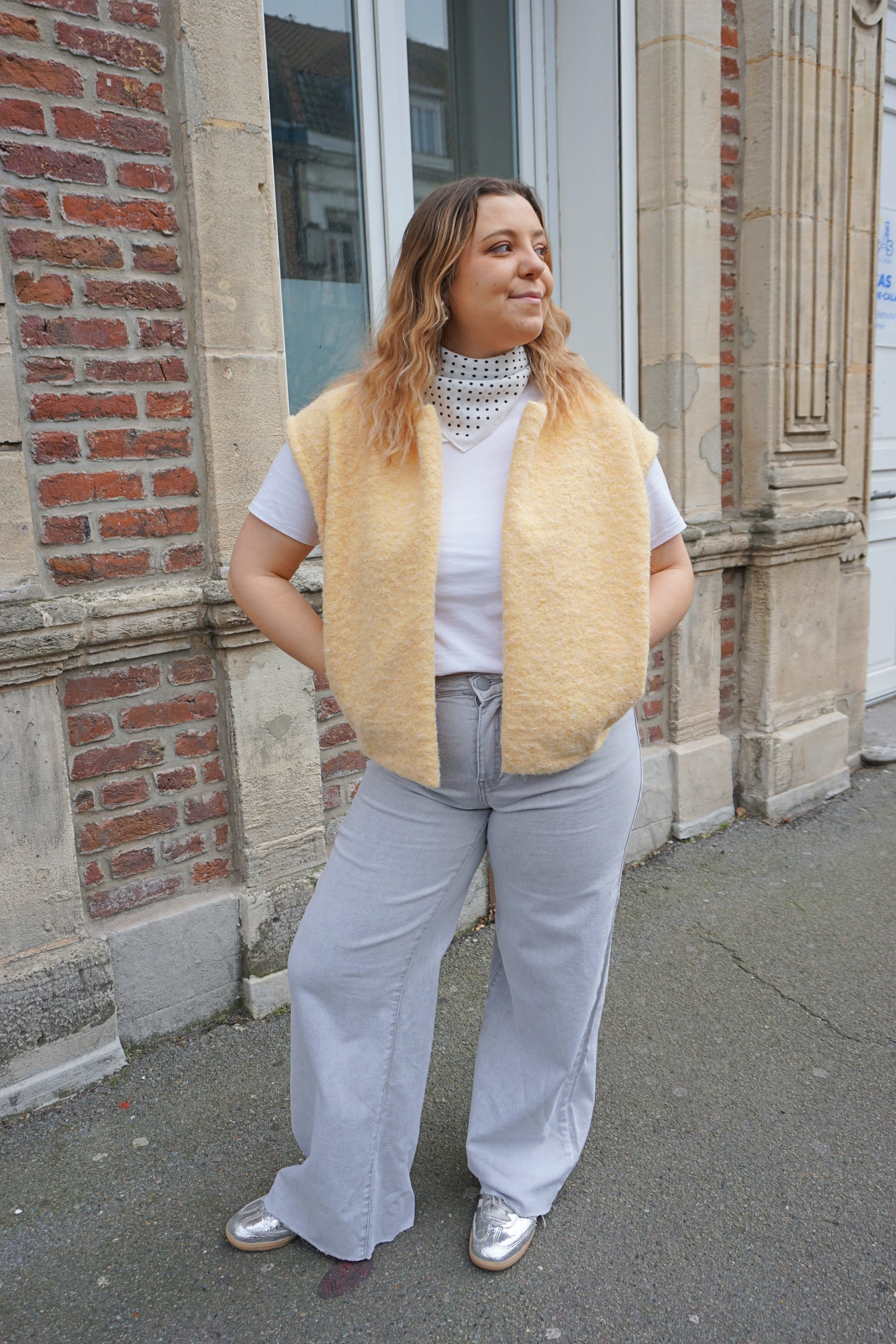 Veste sans manches en feutrine jaune beurre
